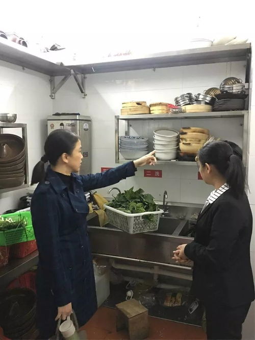龍華食藥監(jiān)局加強(qiáng)督查春節(jié)年夜飯餐飲服務(wù)單位，守護(hù)市民“舌尖上的安全”